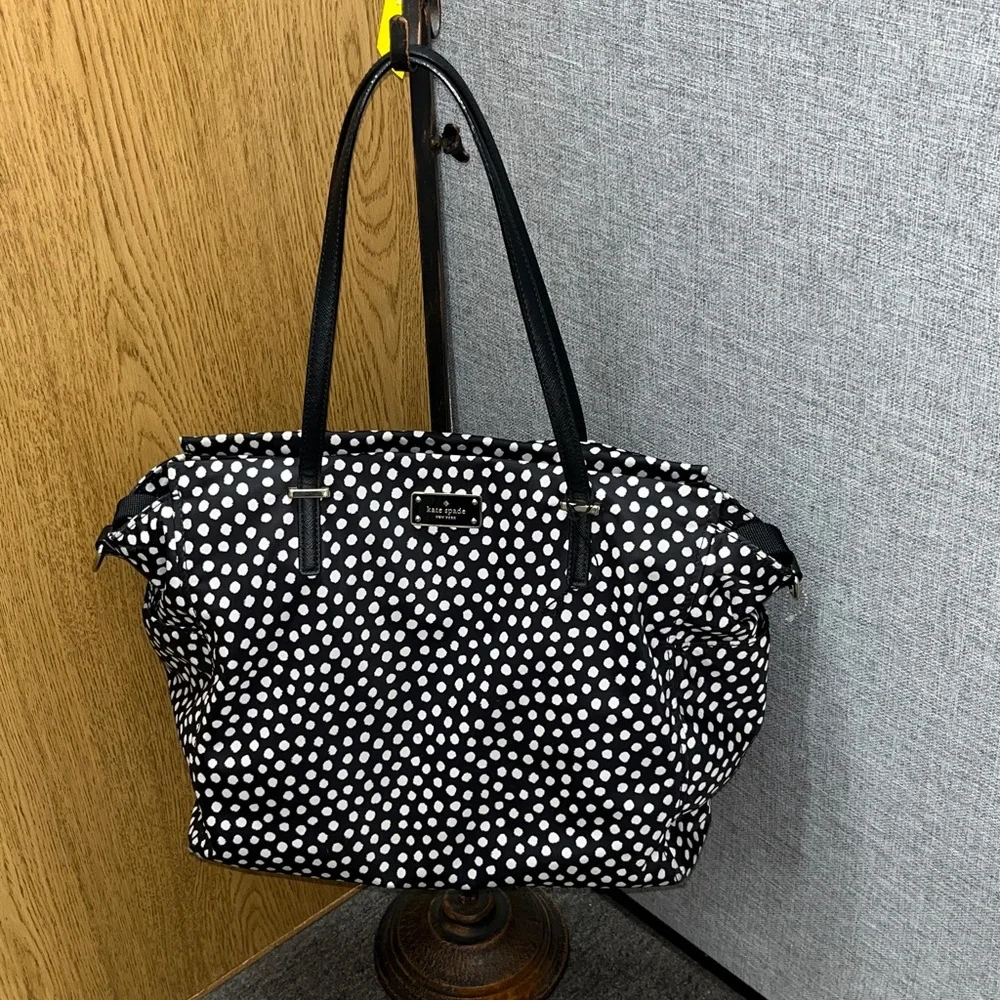 KATE SPADE Polka Dot Diaper Bag w Changing pad lots of POCKETS EXCELLENT